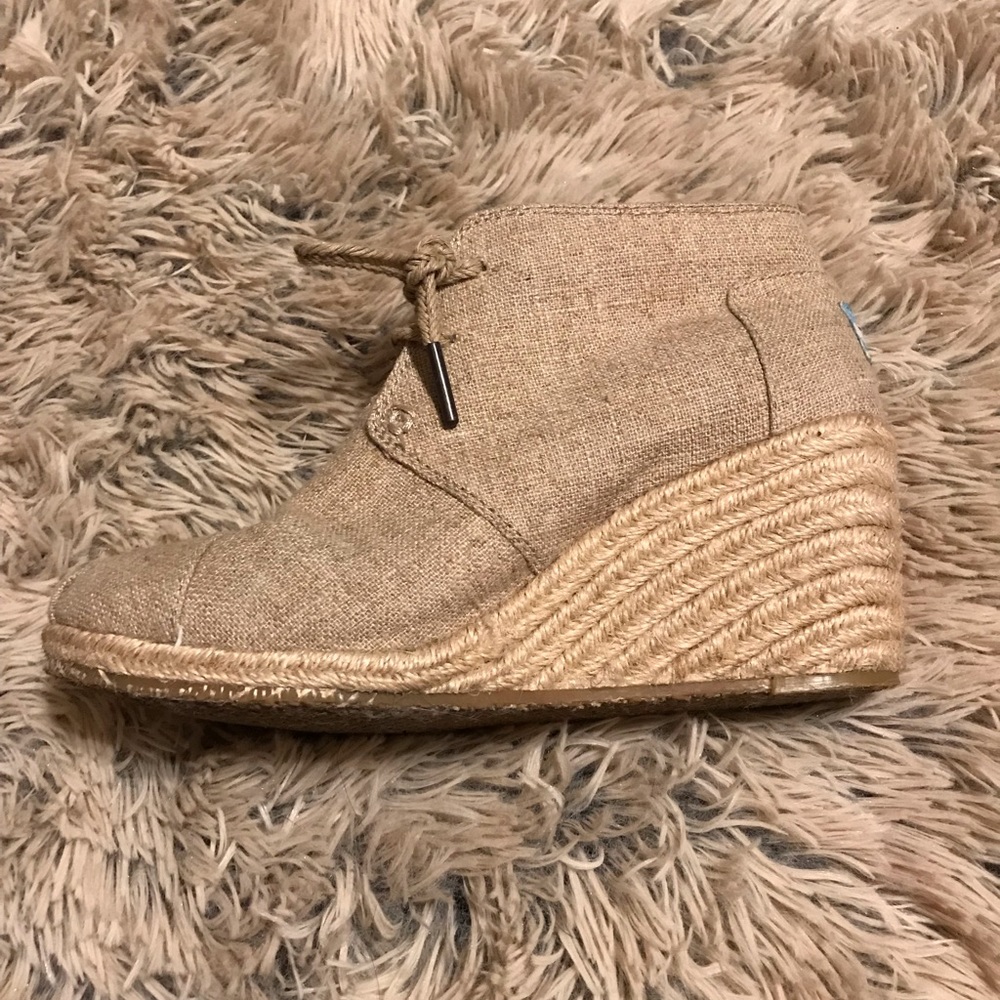 SOLD Toms Wedges